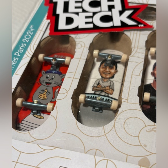 Tech Deck Competition Legends 8-Pack Mini Skateboards Olympic Games Paris 2024 - Picture 2 of 10
